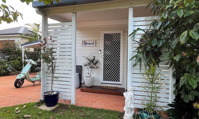 Yattalunga Cottage | Charming cosy cottage with 3 bedrooms and WiFi, AC in enchanting Yattalunga