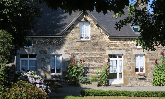 Les Loges-Marchis Cottage | Charming Cottage: Fireplace, Bright Interior, Baby Equipment, Garage, Pet-Friendly, Ideal Location