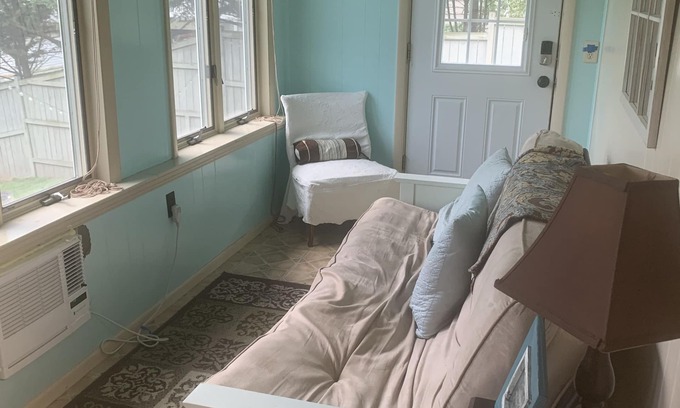 Berkeley Springs House | Charming Cottage at the Edge of Town