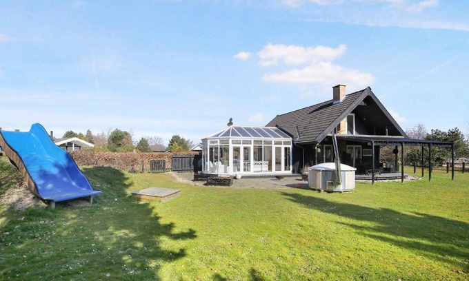 Hundested House | Charming Cottage Close To The Beach