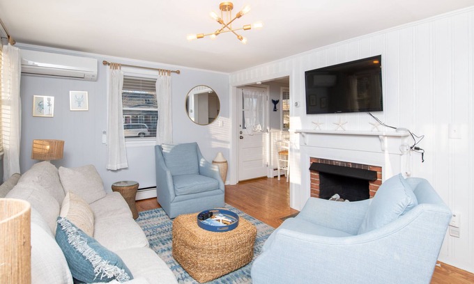 Teaticket House | Charming Cottage Just Steps from Green Pond Views