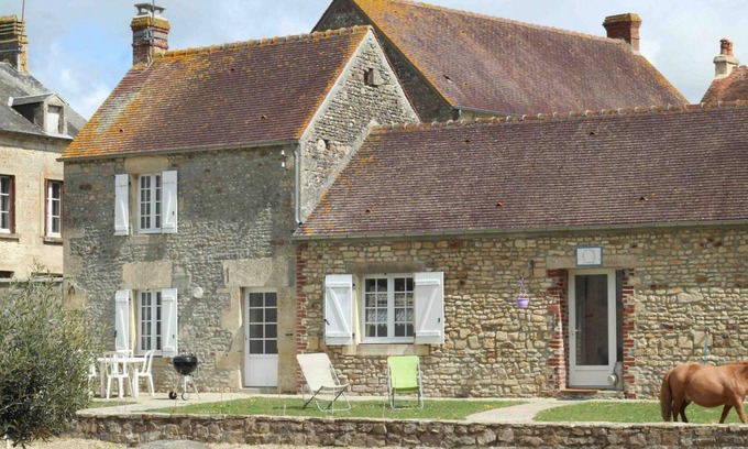 Montabard Cottage | Charming Cottage on Equestrian Estate with Fireplace, Terrace, and Horse Facilities