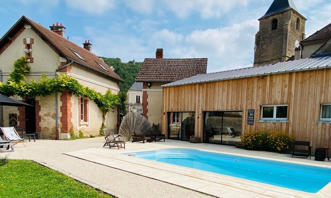 Sermizelles Bed & Breakfast | Charming cottage / pool house in Burgundy, calm nature walks at the gates of the Morvan