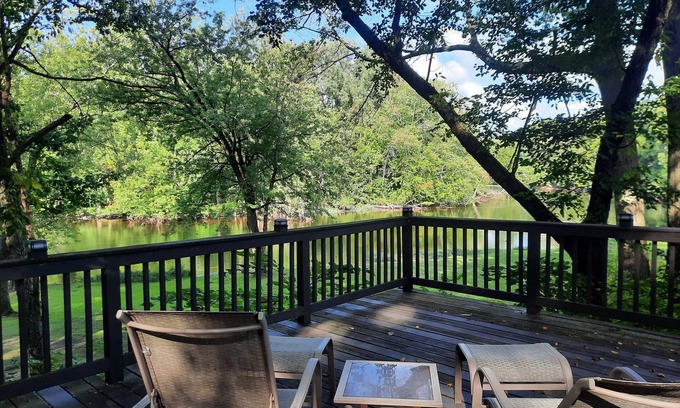 Fulton Cottage | Charming cottage with AC in lovely Leonidas