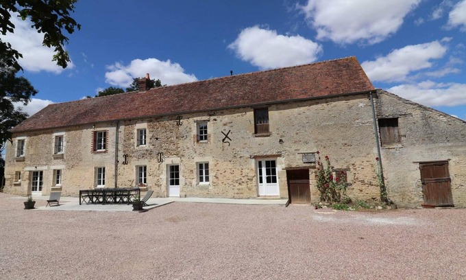 Merri Cottage | Charming country house with garden, game room, WiFi, and modern amenities near village shops