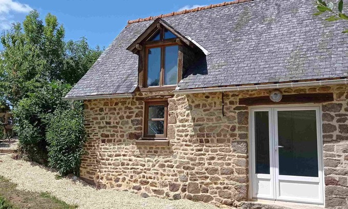 Mantilly Cottage | Charming countryside cottage with heated pool & private jacuzzi. 3 star rated