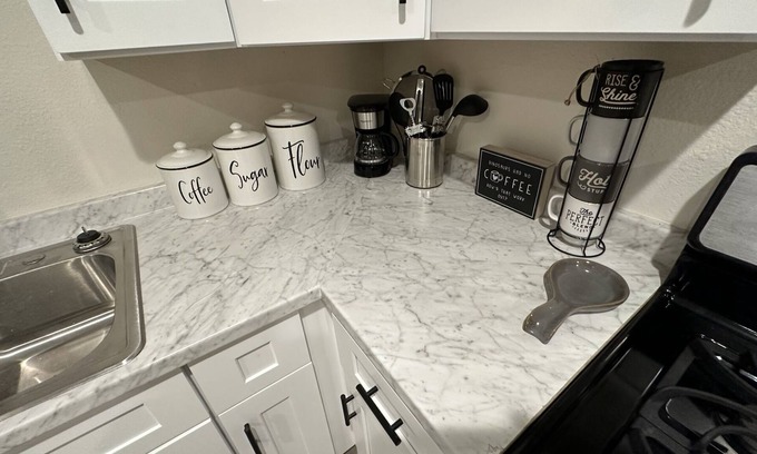 Yucaipa House | Charming Cozy 2 Bedroom Duplex