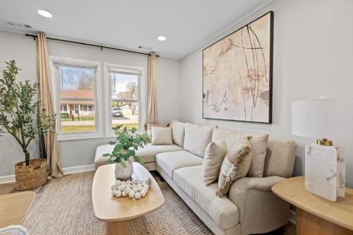 North Shore Apartment | Charming Crystal Lake Retreat