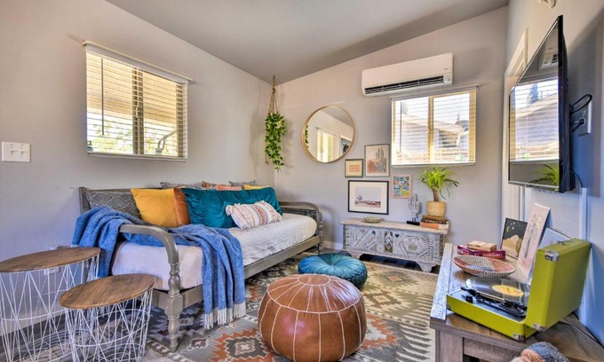 Yucca Valley House | Charming Desert Cottage 11 Mi to Joshua Tree