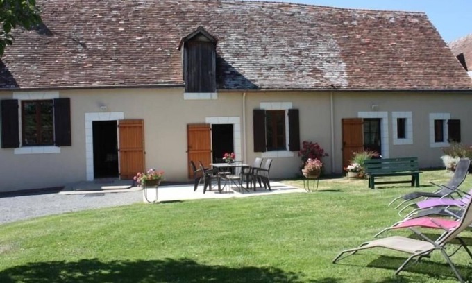 Mareil-sur-Loir Cottage | Charming Detached House, Shaded Garden, Near Lake & Family Activities