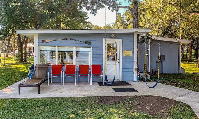 Kingsland House | Charming dog-friendly lakefront home with lake view, dock, & washer/dryer