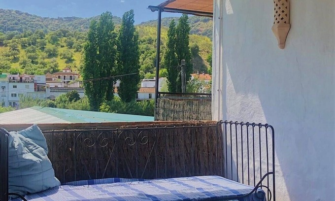 Cortes de la Frontera Apartment | Charming rural studio in the heart of the Spanish countryside