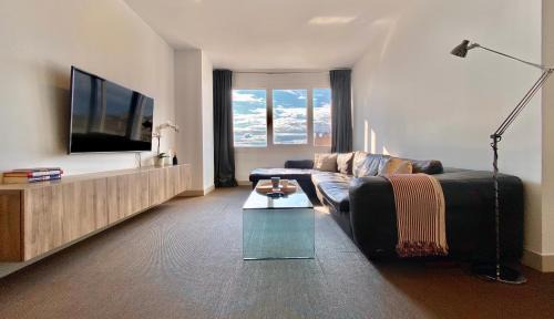 Castillejos Apartment | Charming Eurobuilding Skyline Madrid