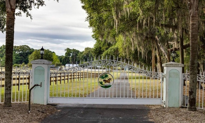 Citra Other | Charming farm with 2 homes, horse stables and heated pool ~ 5+ bedrooms near WEC