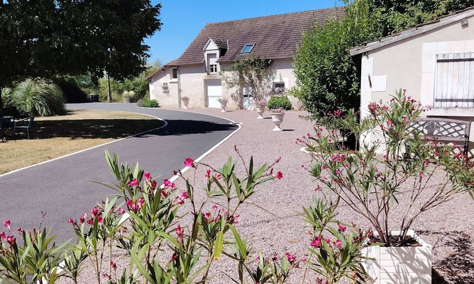 Fredille Cottage | Charming Farmhouse Near Château de Valençay & Zoo de Beauval with Panoramic Views and Family Amenities