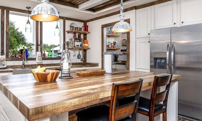 Waynesboro House | Charming Farmhouse style 3-bedroom house in Waynesboro with WiFi, AC