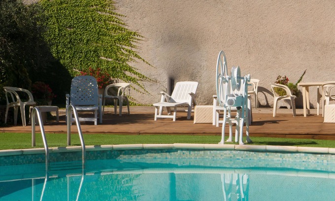 Montbrun-des-Corbieres Cottage | Charming cottage for 2 people with private terrace and swimming pool