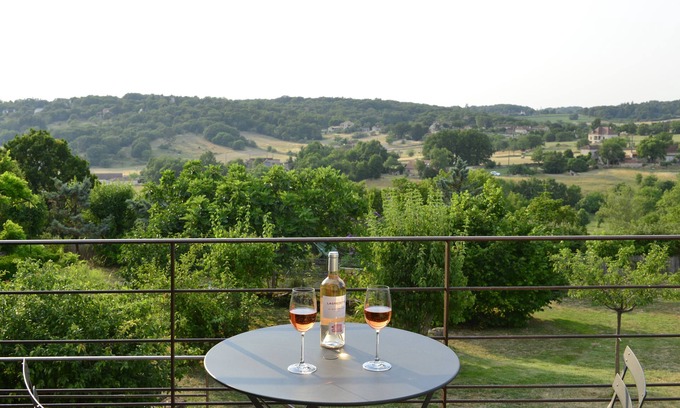 Crayssac Cottage | CHARMING GÎTE WITH PRIVATE POOL AND POOL HOUSE