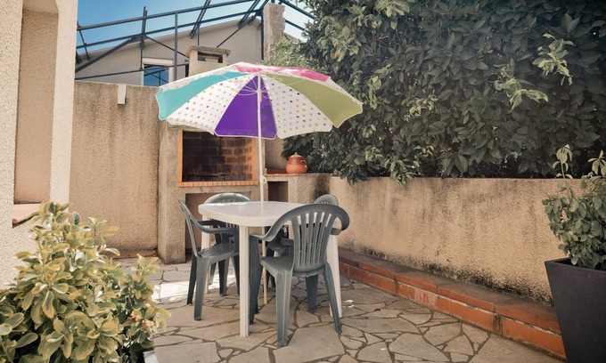 Ceret Apartment | Charming garden apartment with private terrace and playground