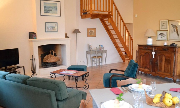 Saint-Cybardeaux Cottage | Charming Gîte with Shared Pool & Vineyard Views in Saint-Cybardeaux - Accessible & Family-Friendly