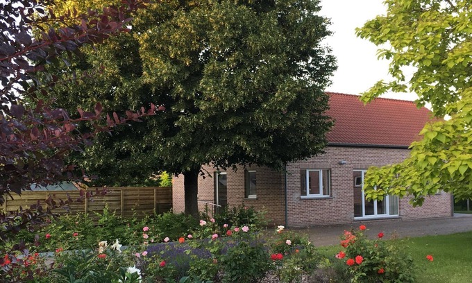 Bassenge House | Charming holiday home in Bassenge with garage