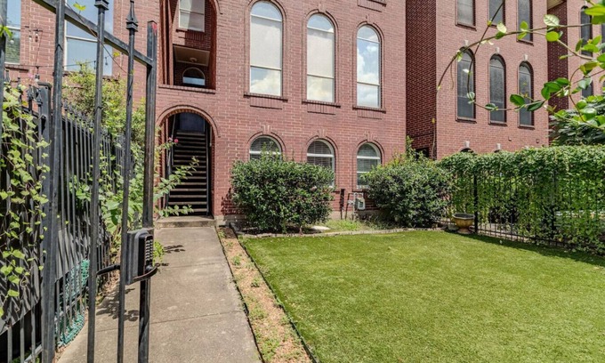 East Downtown Houston Villa | Charming home near stadiums downtown