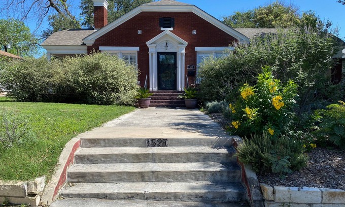 Woodlawn Lake House | Charming home with pool, enclosed yard, patio & great Woodlawn Lake location
