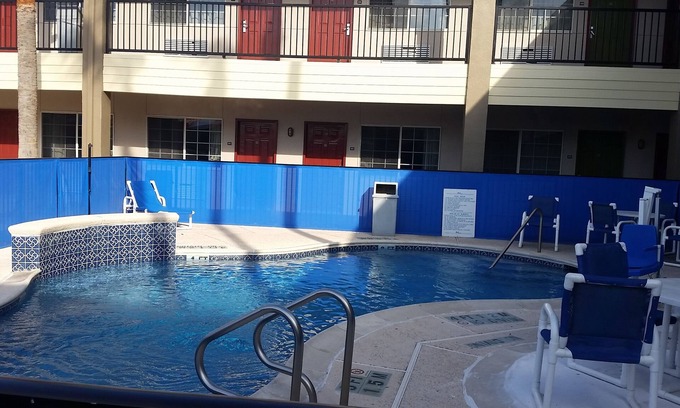 McAllen Hotel | Charming hotel in phenomenal McAllen with WiFi, AC in the center of the town