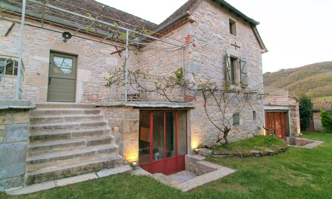 Andressac Villa | Charming house and barn with swimming pool and breathtaking views