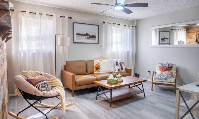 Euless House | Charming house in brilliant Euless with pool table close to DFW/AT&T stadium