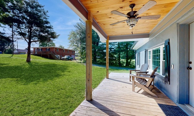 Salem House | Charming house in Morganton near wineries, restaurants and cinemas