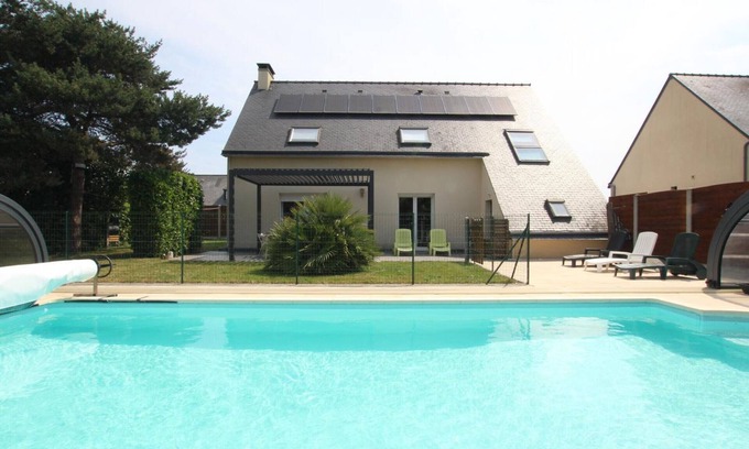 Boucey Cottage | Charming House with Heated Pool Near Mont-Saint-Michel