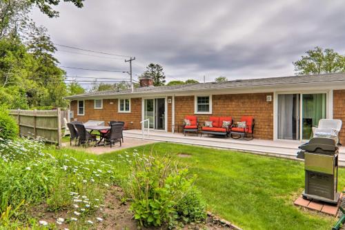 Hyannis Port House | Charming Hyannis Cottage 1 Mi to Beach!