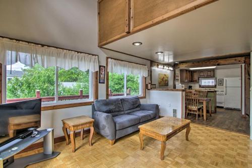 Laconia House | Charming Laconia Home with Deck Walk to Lake!