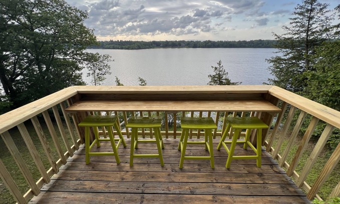 North Hero Cottage | Charming Lakefront Cottage with Bird's Eye Views
