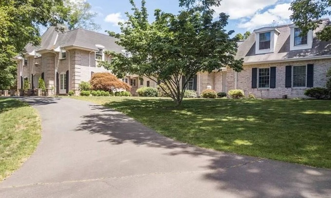 Berlin House | Charming, Large Cozy 1-bedroom house in fabulous Berlin with WiFi, near Hartford