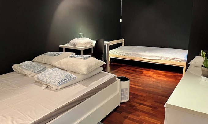 Stavanger Bed & Breakfast | Charming large room -BnB- with balcony in wonderful Stavanger Center