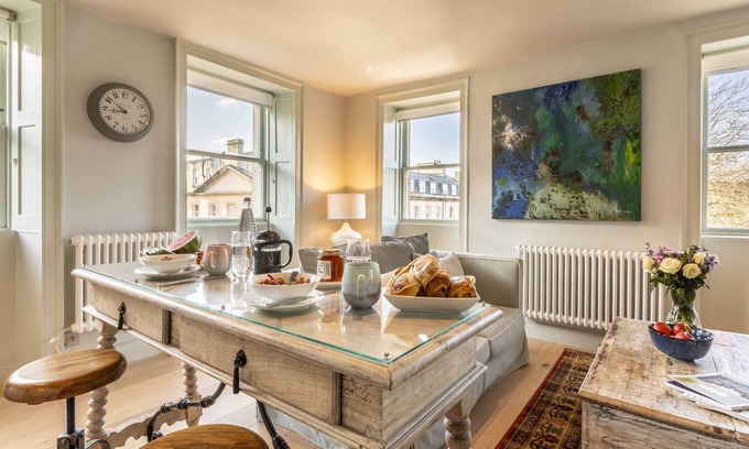 Bath Apartment | Charming, light and bright apartment for two in central Bath