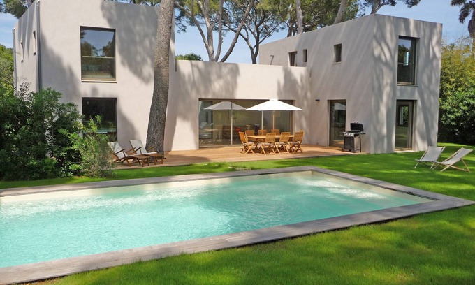 Cap-d'Antibes Villa | CHARMING LUXURY VILLA 200m2 in unspoiled nature 3000m2 near the Garoupe