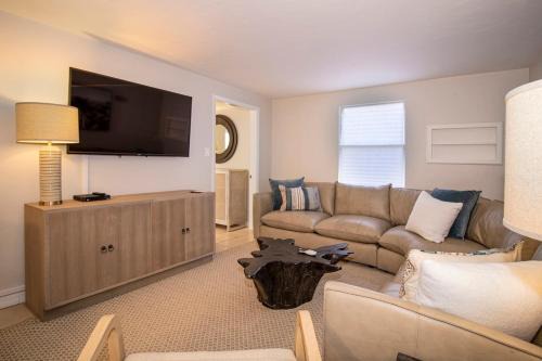 Englewood House | Charming Manasota Key duplex with beach access