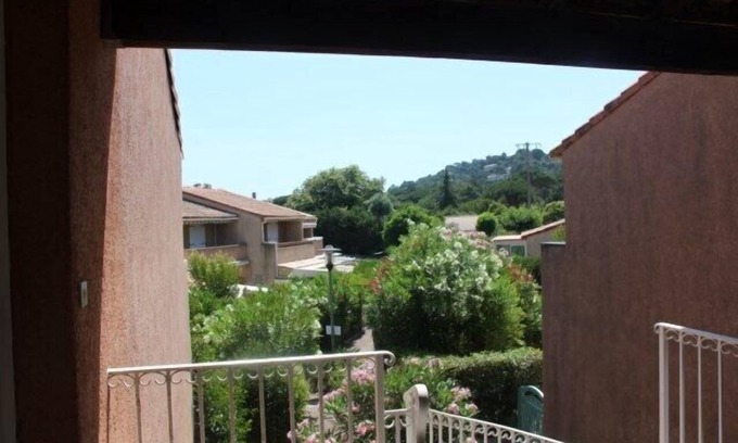 La Nartelle Apartment | Charming mazet, terrace, 300 m from the beach, right on the water.sleeps 4