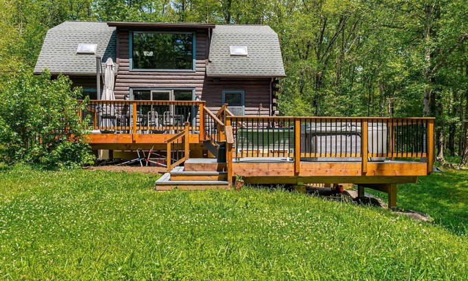 New Paltz House | Charming Mohonk Home with Fire Pit and Hot Tub