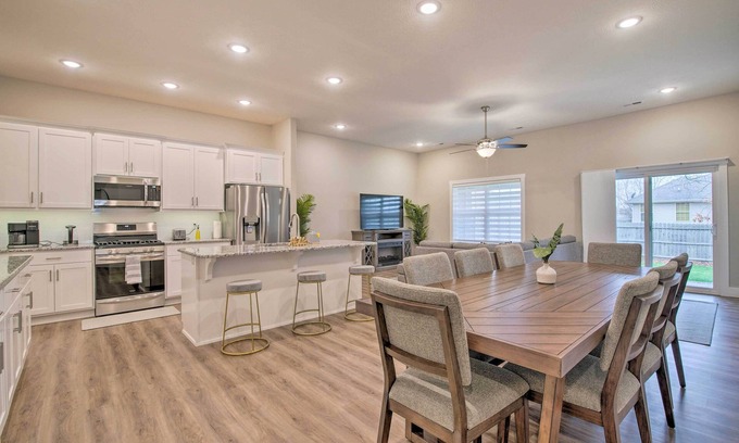 Ozark House | Charming Ozark Abode w/Yard & Pool Access
