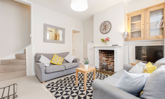 Winchester Cottage | Charming period cottage quietly located in the centre of Winchester