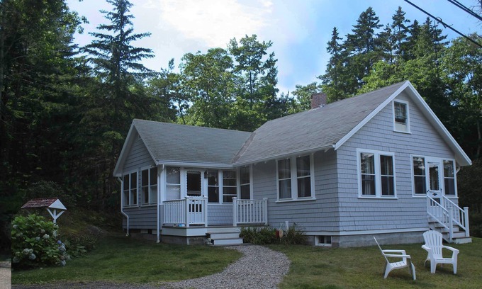 Southport Cottage | Charming Plumpoint Cottage On Southport Island