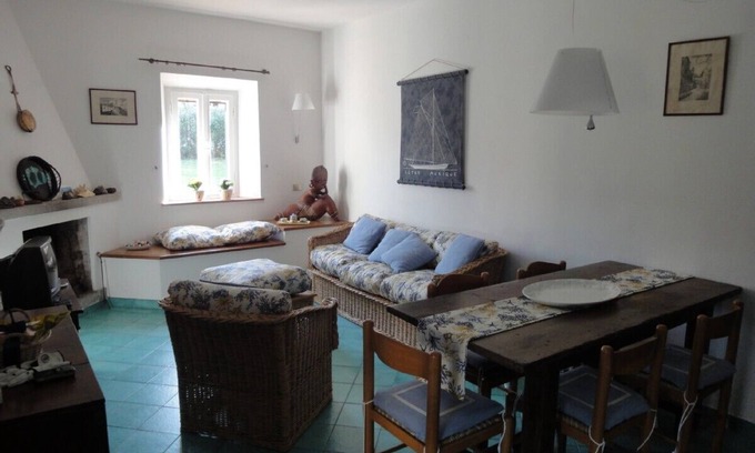 Procchio House | Charming property in village centre,beach 250m, garden,ample parking,sleeps 8/10