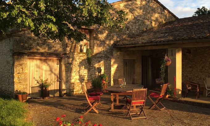Castillonnes House | Charming Renovated Farmhouse Near Town