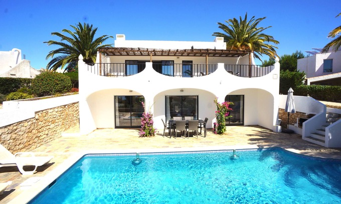 Salema Villa | Charming Salema Ocean View Villa – Private Pool – Air Conditioning - ★