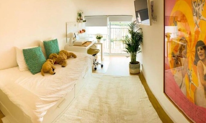 Falca Apartment | Charming Single or Twin Room with Balcony and sublime View of the Tagus