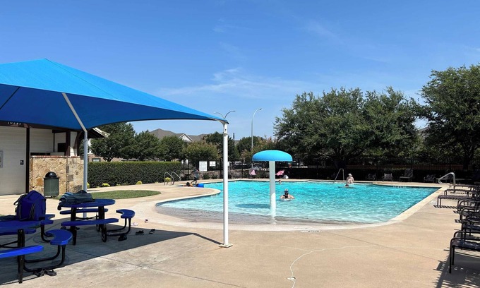Keller House | Charming Spacious 3BR Retreat ~ Community Pool!